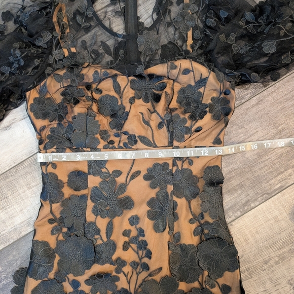 Honey & Beau Black and Tan Puff Sleeve Mini Dress With Sewn Applique Sz. 4 - Picture 12 of 13